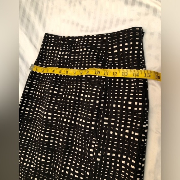 Theory Pencil Skirt Geometric Lines Black White Back Slit Unlined Size 0 - Picture 9 of 16